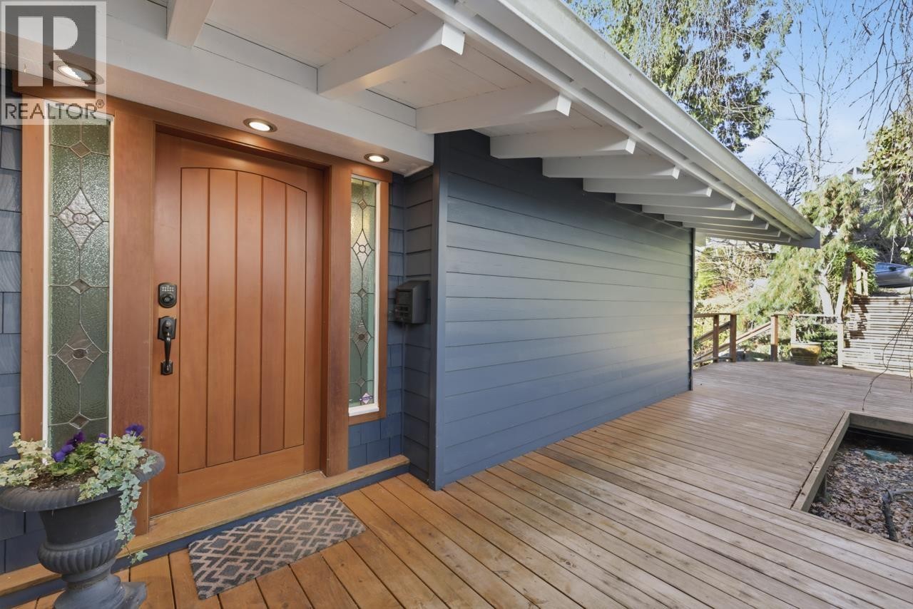 












145 E KENSINGTON ROAD

,
North Vancouver,




British Columbia
V7N1P2

