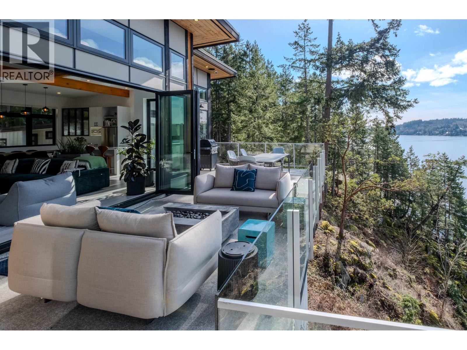 












6101 -6099 CORACLE DRIVE

,
Sechelt,




British Columbia
V7Z0C9

