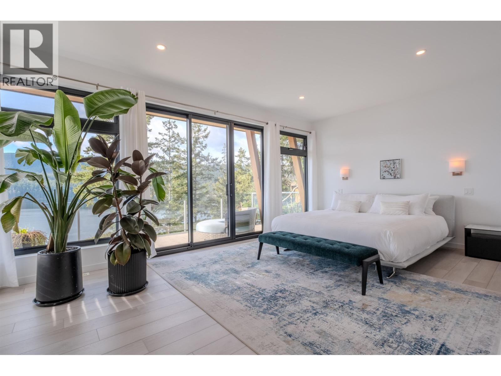 












6101 -6099 CORACLE DRIVE

,
Sechelt,




British Columbia
V7Z0C9

