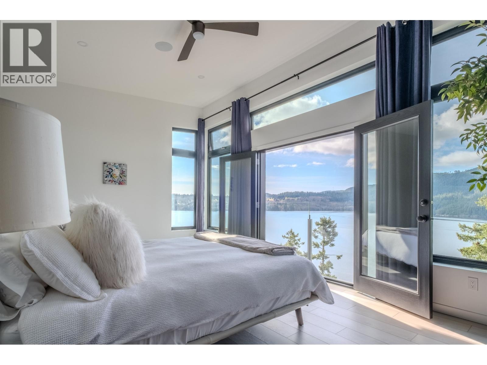 












6101 -6099 CORACLE DRIVE

,
Sechelt,




British Columbia
V7Z0C9

