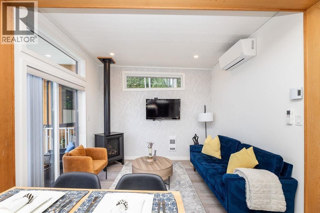 












6101 -6099 CORACLE DRIVE

,
Sechelt,




British Columbia
V7Z0C9

