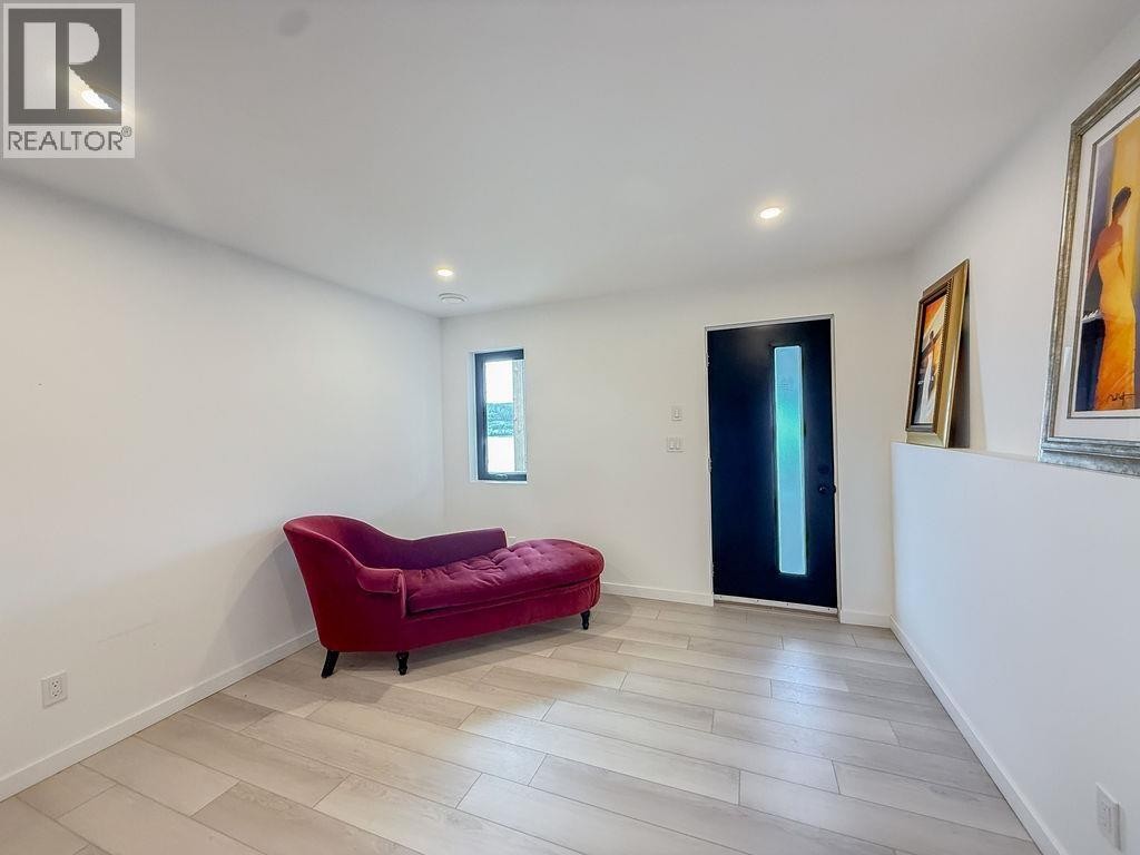 












6101 -6099 CORACLE DRIVE

,
Sechelt,




British Columbia
V7Z0C9

