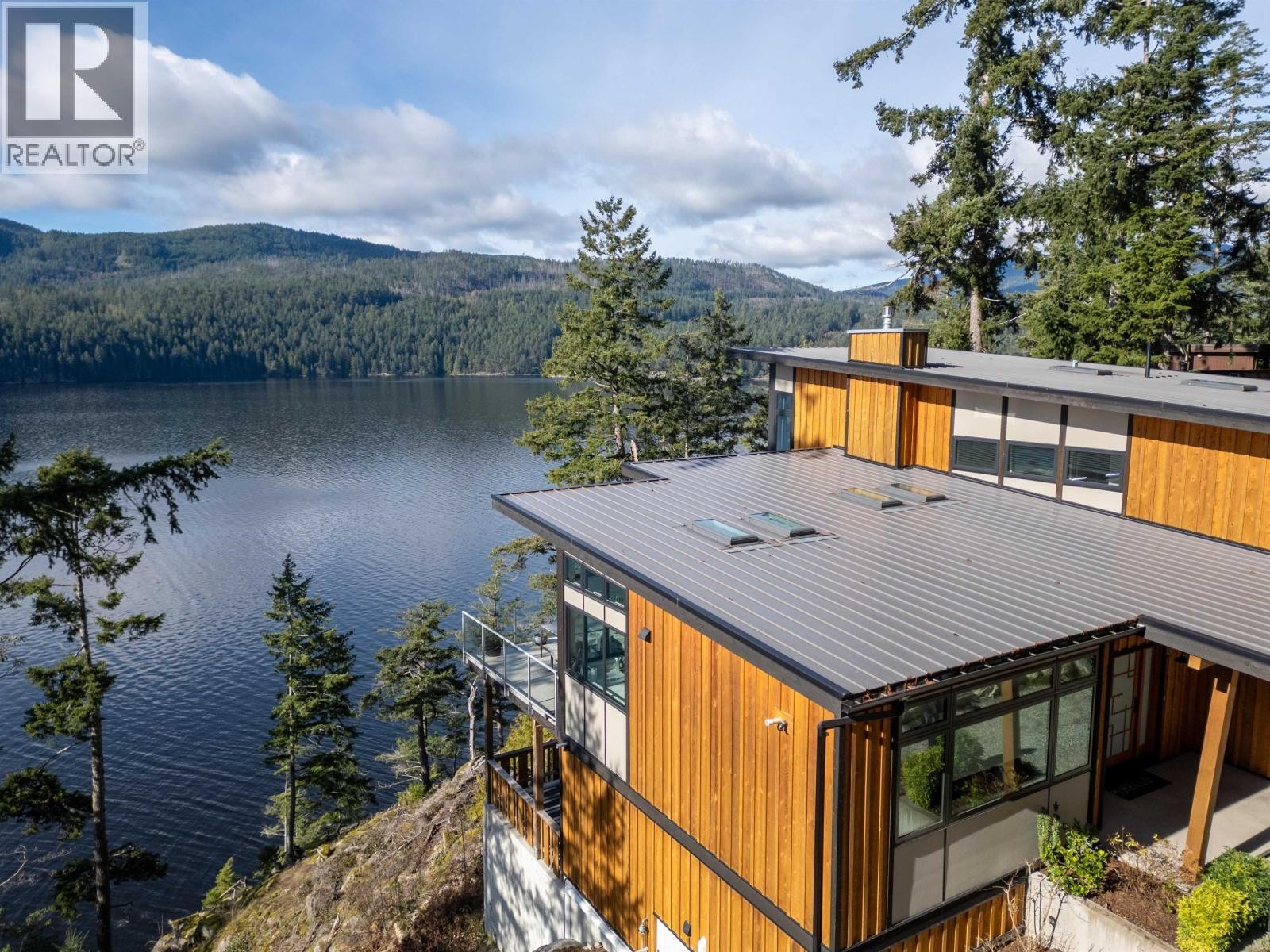 












6101 -6099 CORACLE DRIVE

,
Sechelt,




British Columbia
V7Z0C9

