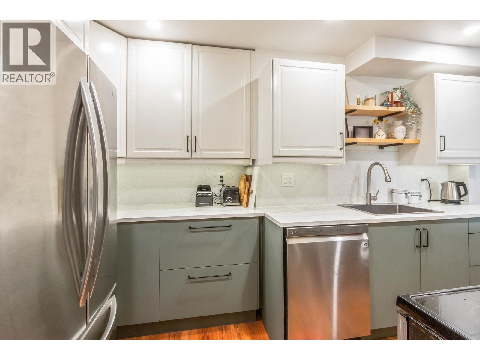 












104 9101 HORNE STREET

,
Burnaby,




British Columbia
V3N4M3

