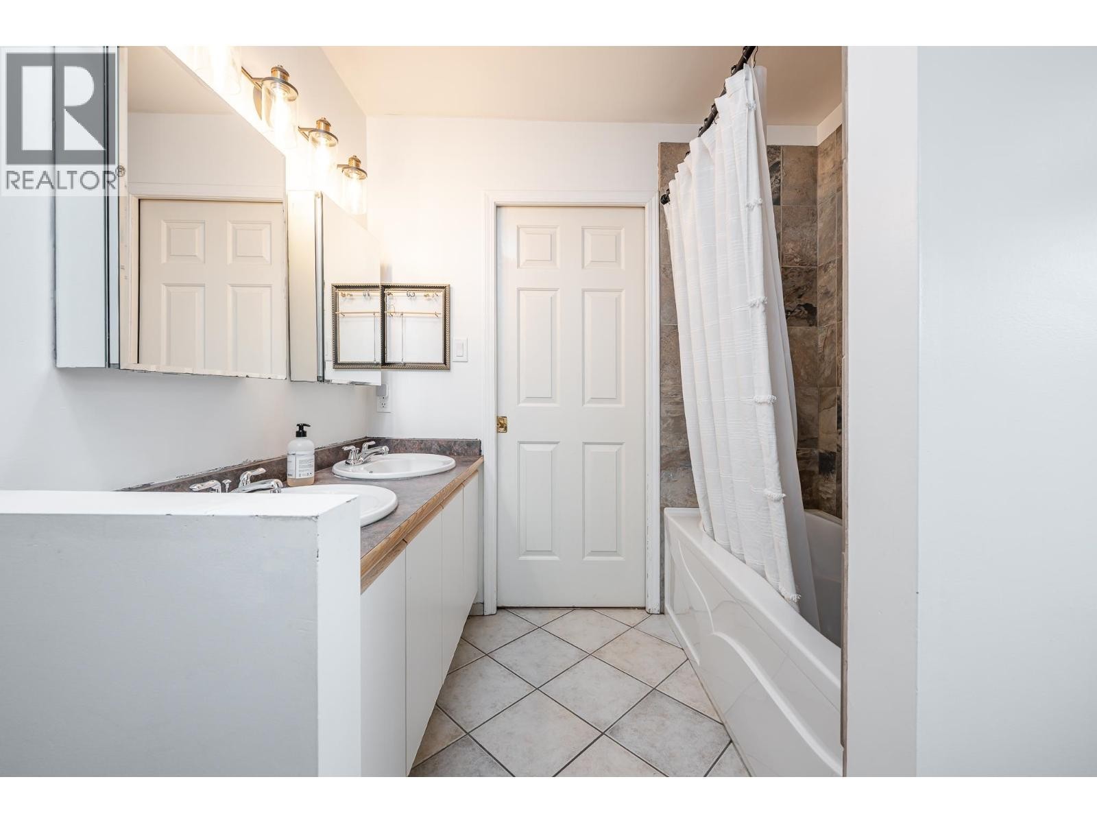 












22 41449 GOVERNMENT ROAD

,
Squamish,




British Columbia
V8B0G4

