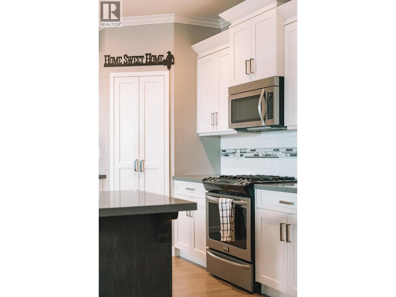 












10543 248 STREET

,
Maple Ridge,




British Columbia
V2W0G2

