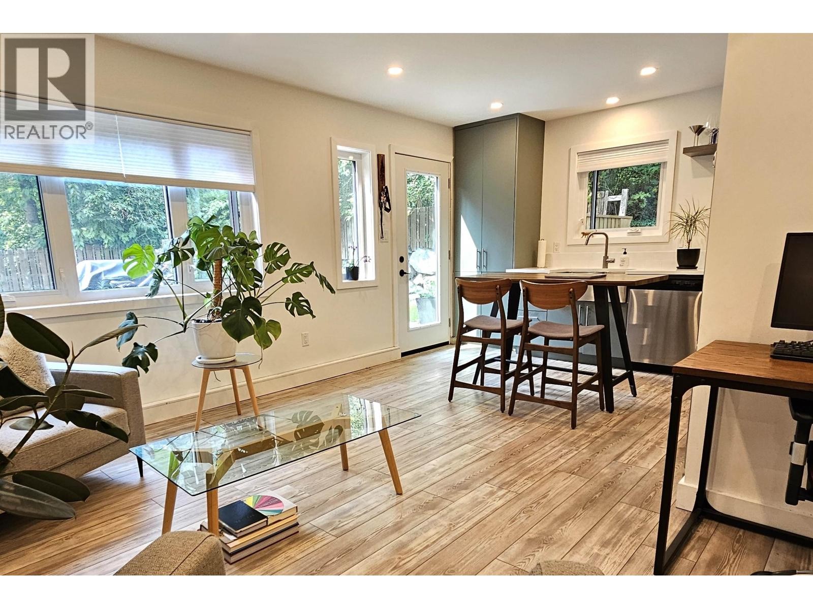 












40755 THUNDERBIRD RIDGE

,
Squamish,




British Columbia
V0N1T0

