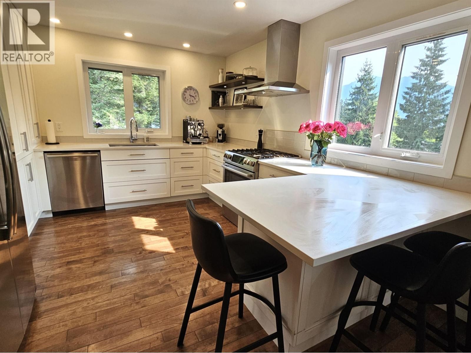 












40755 THUNDERBIRD RIDGE

,
Squamish,




British Columbia
V0N1T0

