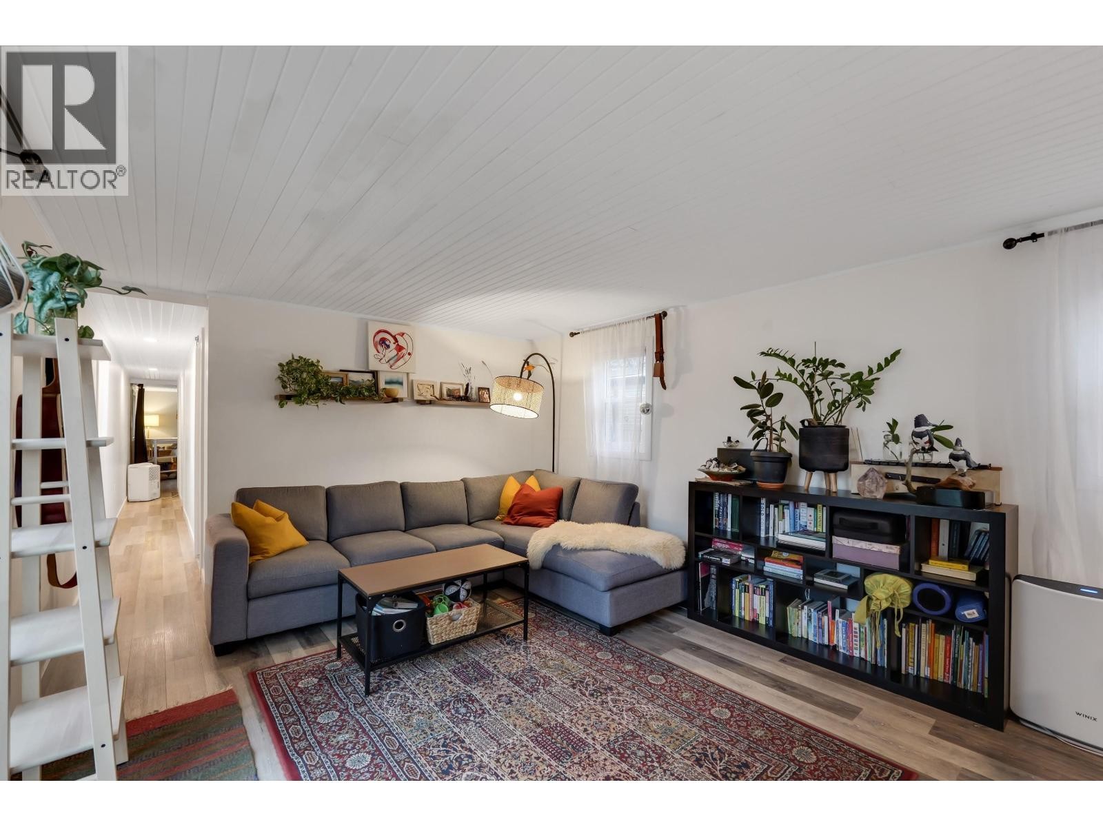 












4 40022 GOVERNMENT ROAD

,
Squamish,




British Columbia
V0N1T0

