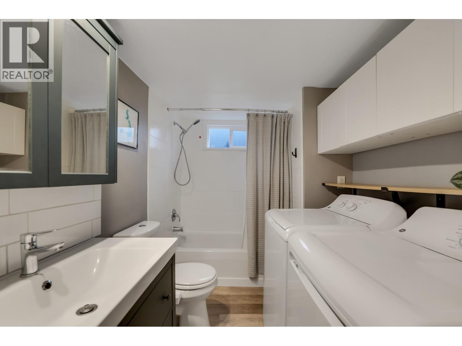 












4 40022 GOVERNMENT ROAD

,
Squamish,




British Columbia
V0N1T0

