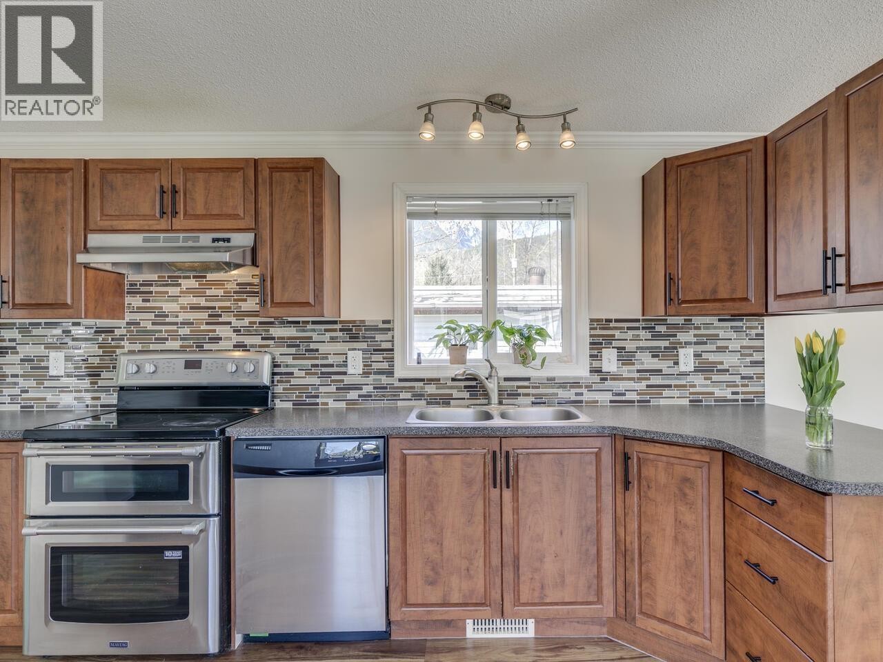 












70 40157 GOVERNMENT ROAD

,
Squamish,




British Columbia
V0N1T0

