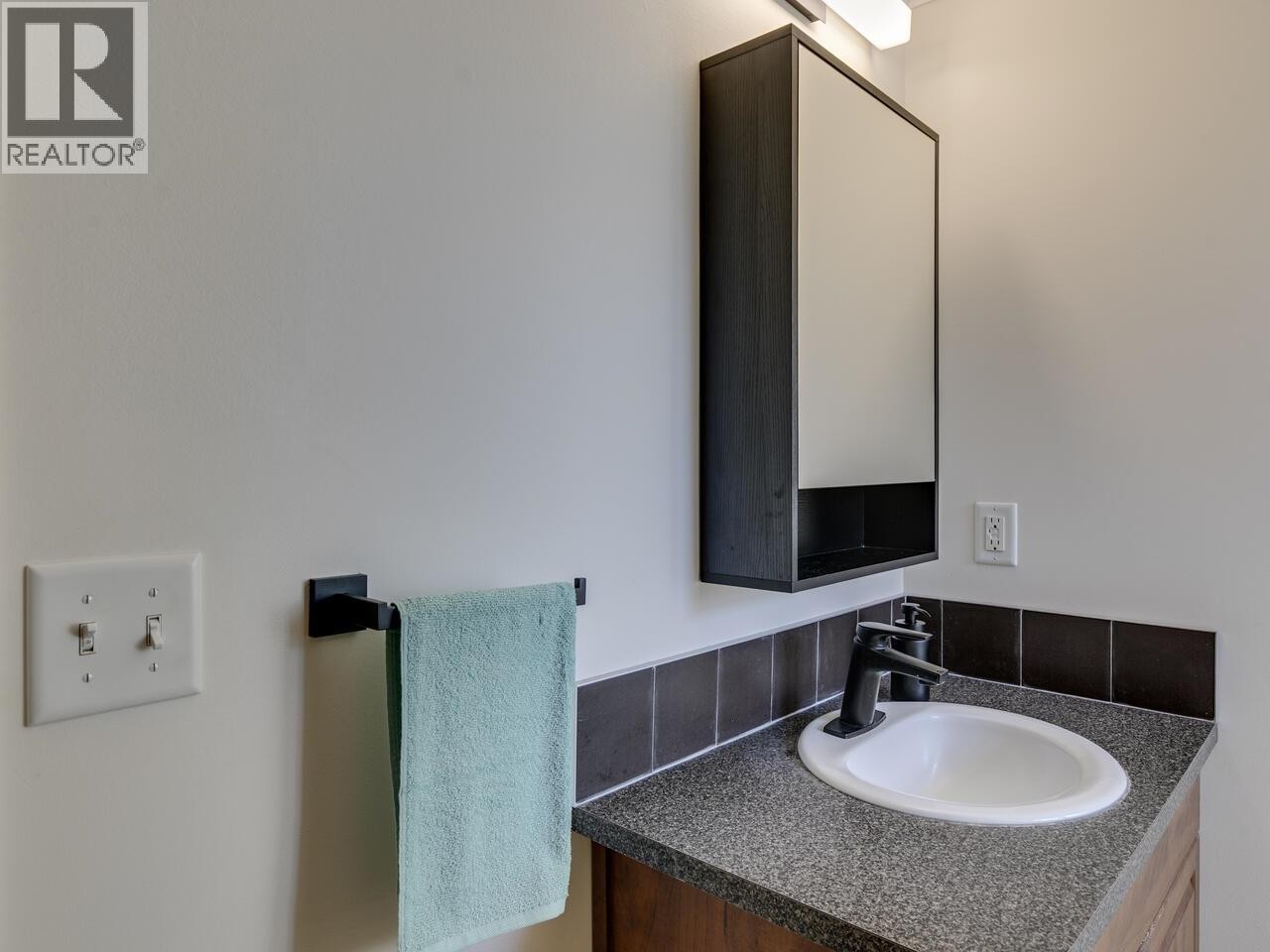 












70 40157 GOVERNMENT ROAD

,
Squamish,




British Columbia
V0N1T0

