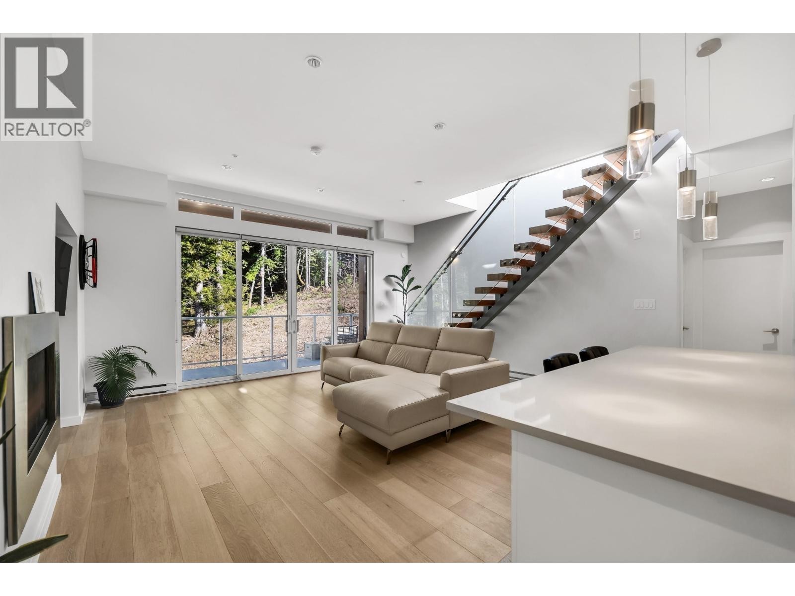 












313 41328 SKYRIDGE PLACE

,
Squamish,




British Columbia
V8B1A4

