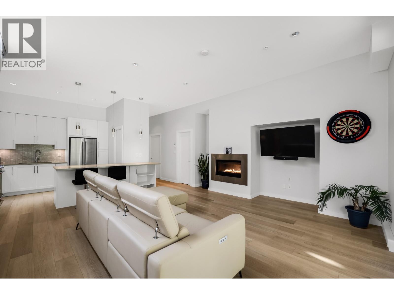 












313 41328 SKYRIDGE PLACE

,
Squamish,




British Columbia
V8B1A4

