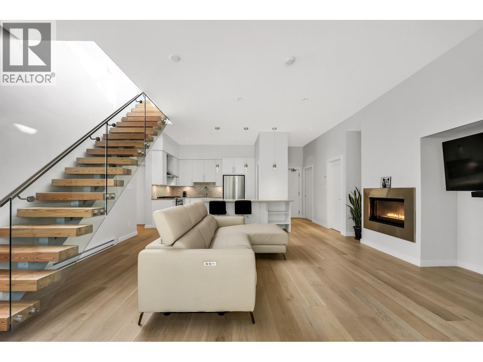 












313 41328 SKYRIDGE PLACE

,
Squamish,




British Columbia
V8B1A4

