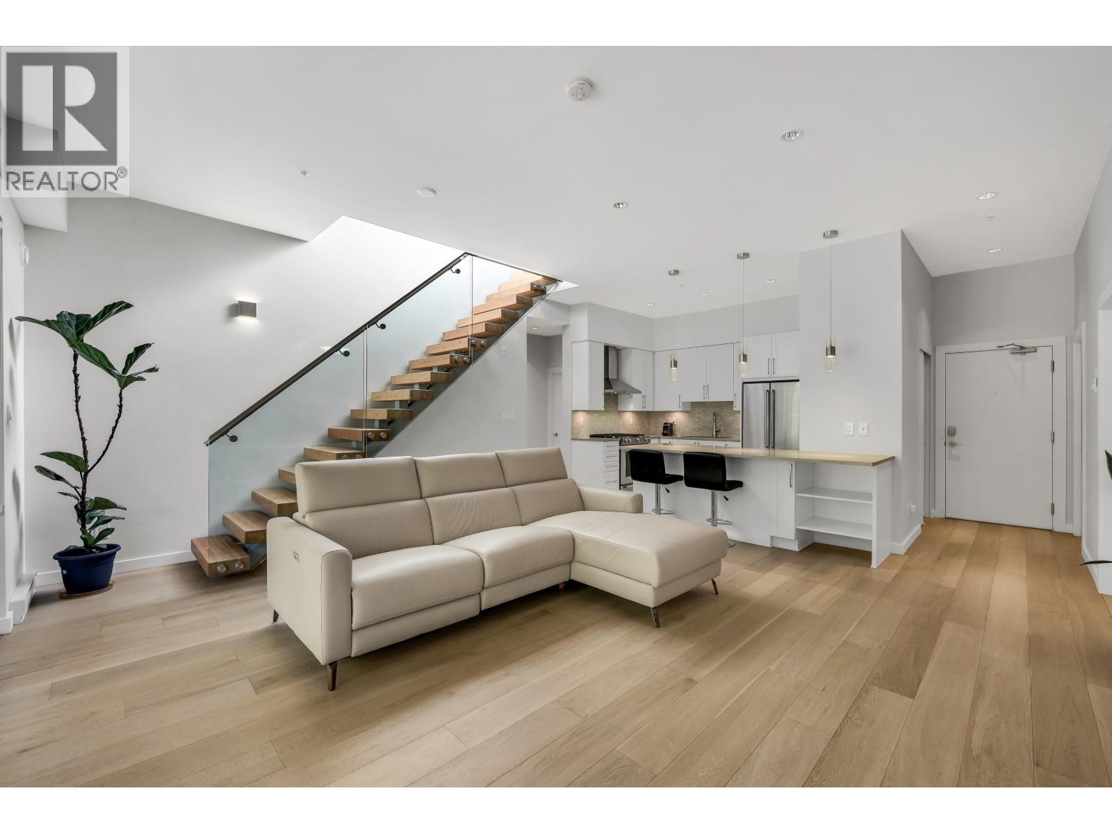 












313 41328 SKYRIDGE PLACE

,
Squamish,




British Columbia
V8B1A4

