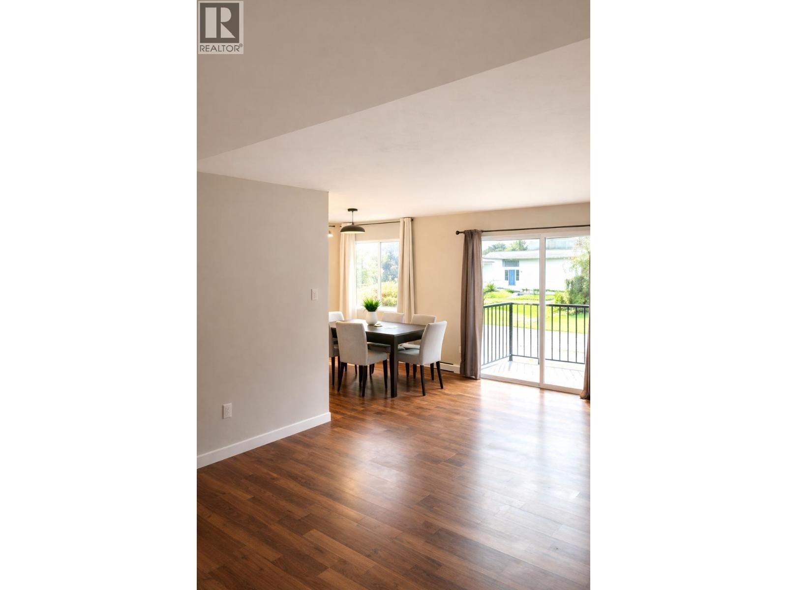 












5 38171 WESTWAY AVENUE

,
Squamish,




British Columbia
V8B0Y4

