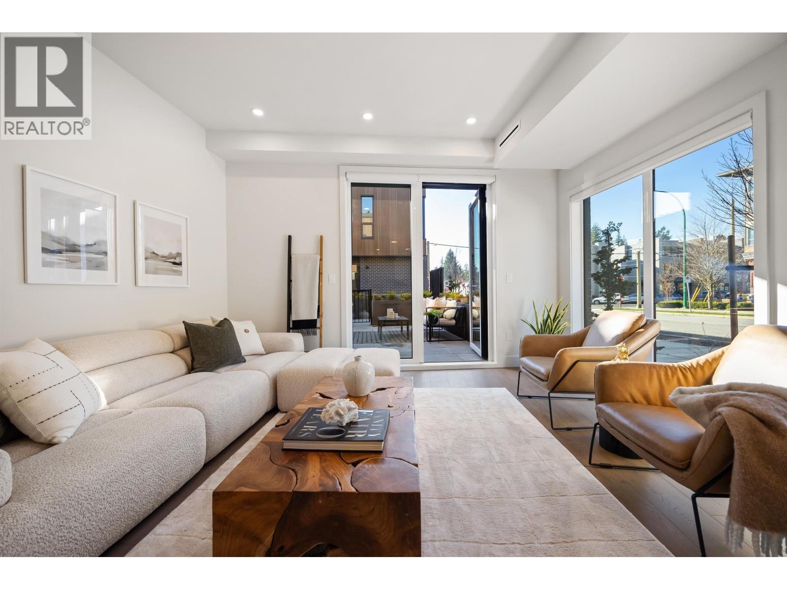 












3218 HIGHLAND BOULEVARD

,
North Vancouver,




British Columbia
V7R2V9

