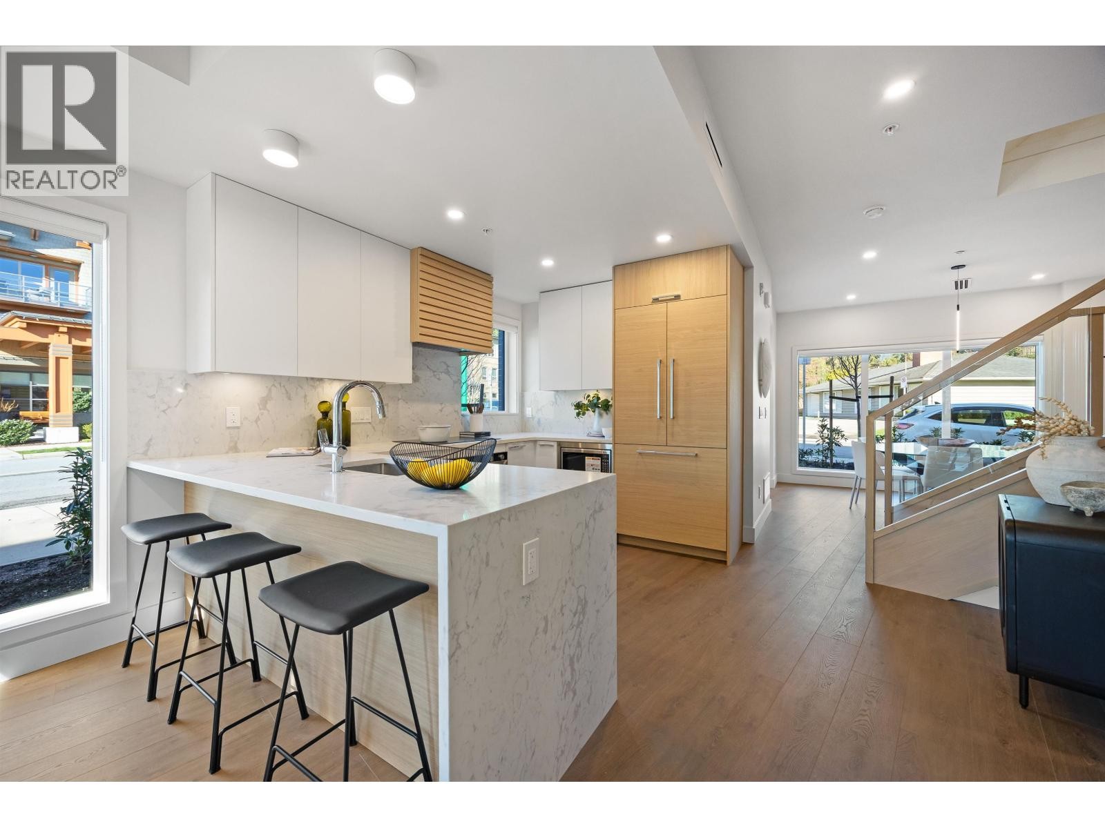 












3218 HIGHLAND BOULEVARD

,
North Vancouver,




British Columbia
V7R2V9

