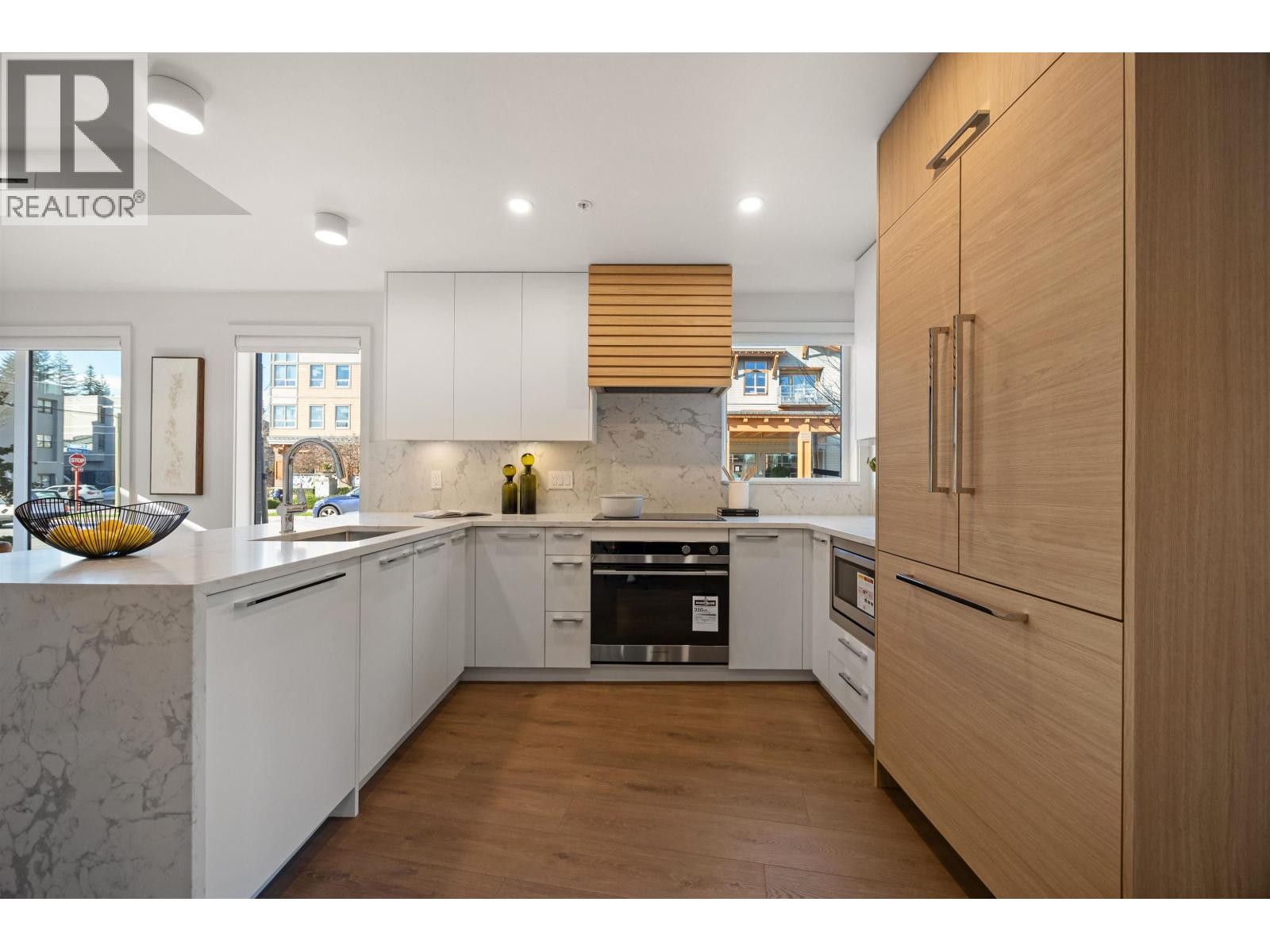 












3218 HIGHLAND BOULEVARD

,
North Vancouver,




British Columbia
V7R2V9

