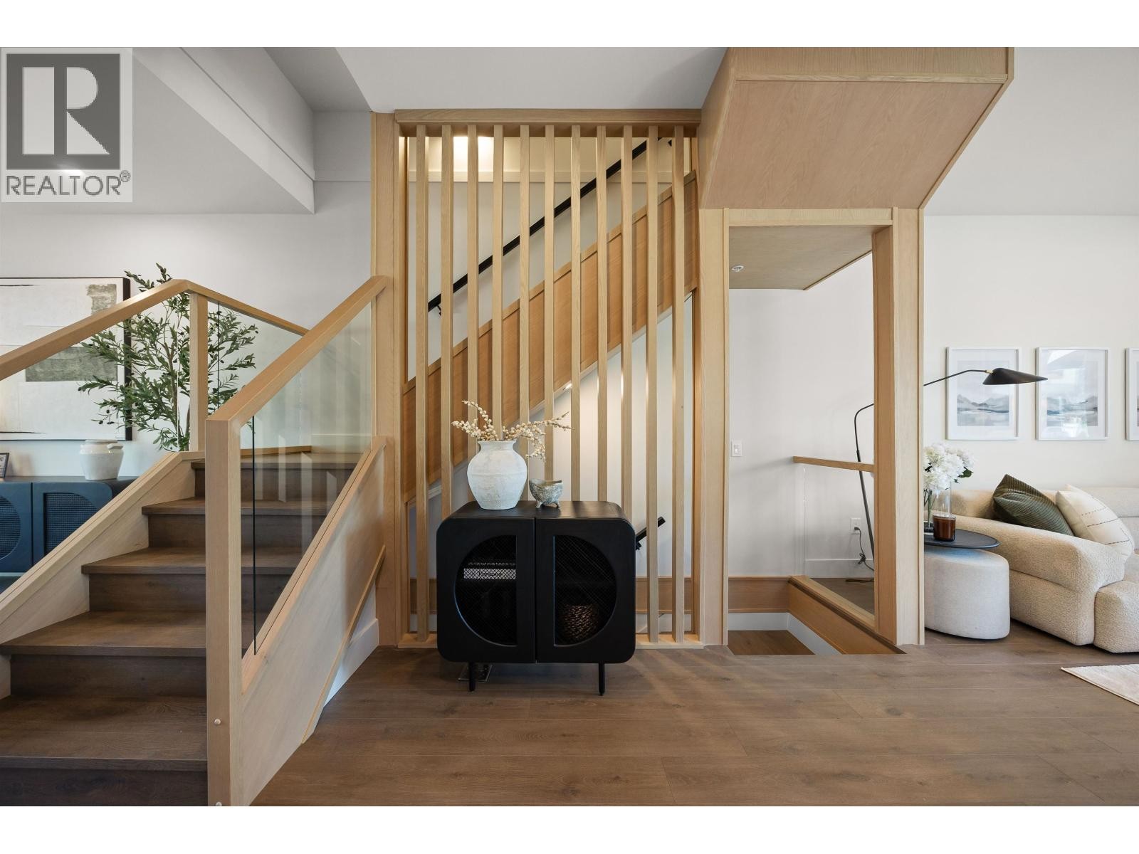 












3218 HIGHLAND BOULEVARD

,
North Vancouver,




British Columbia
V7R2V9

