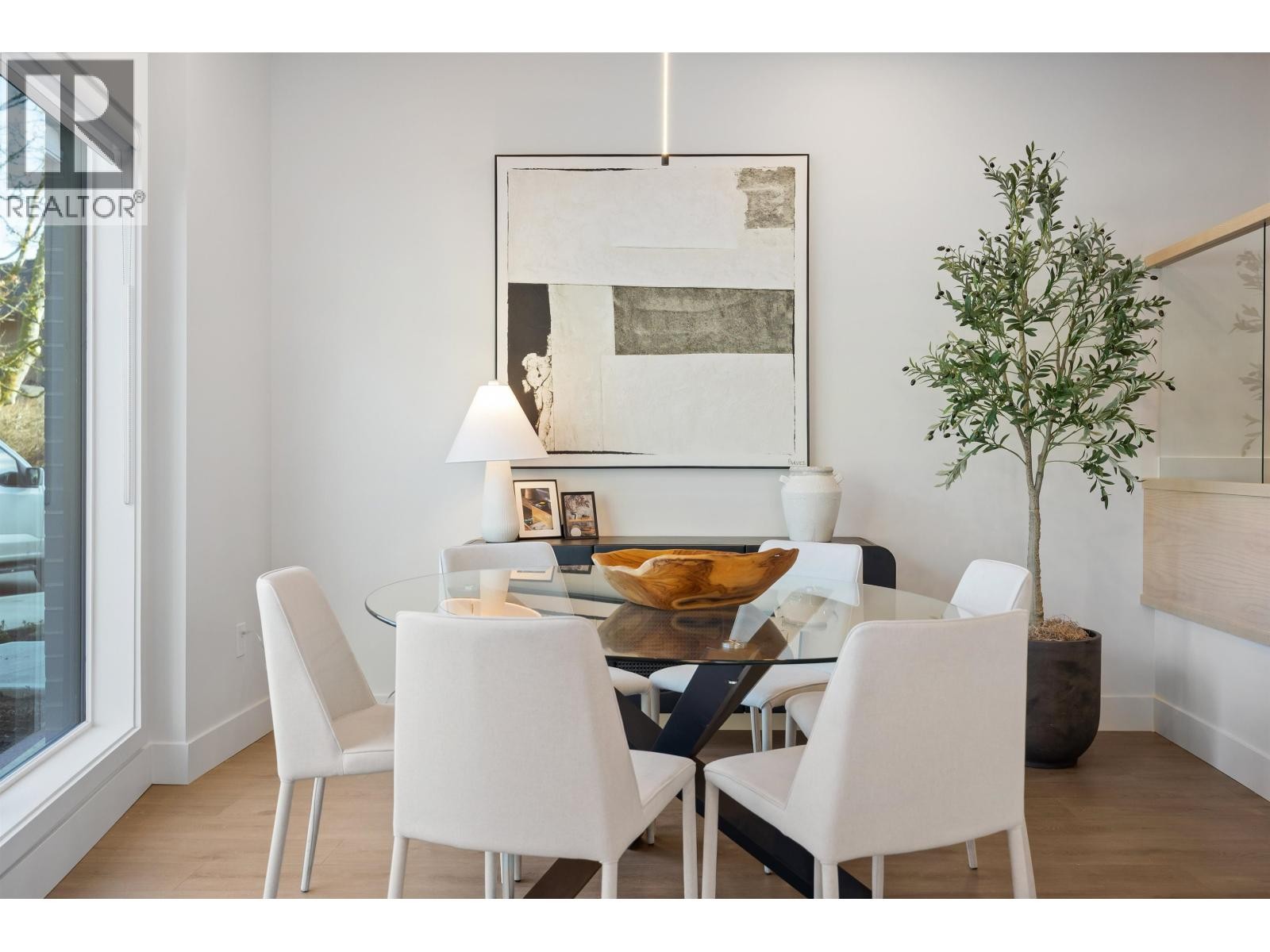 












3218 HIGHLAND BOULEVARD

,
North Vancouver,




British Columbia
V7R2V9

