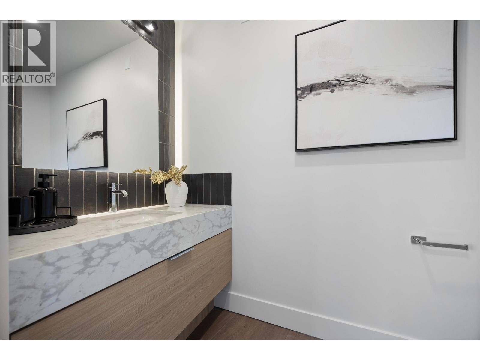 












3218 HIGHLAND BOULEVARD

,
North Vancouver,




British Columbia
V7R2V9

