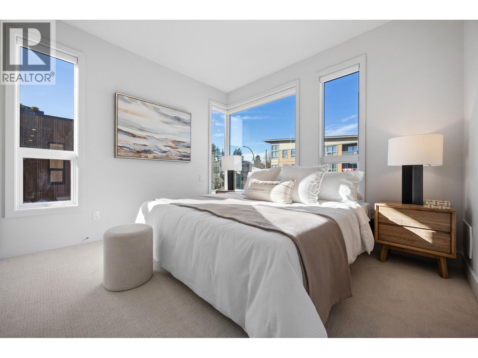 












3218 HIGHLAND BOULEVARD

,
North Vancouver,




British Columbia
V7R2V9

