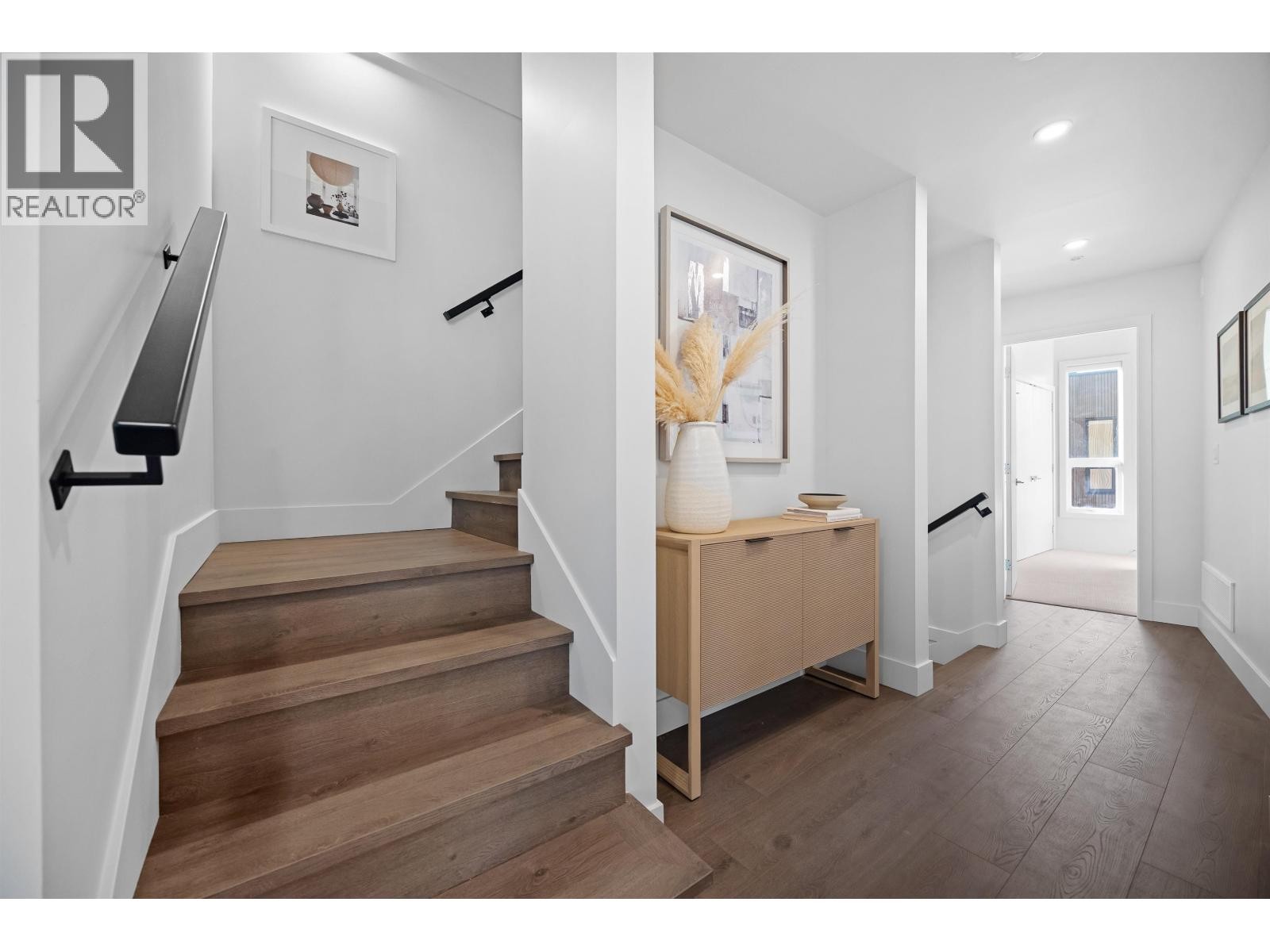 












3218 HIGHLAND BOULEVARD

,
North Vancouver,




British Columbia
V7R2V9

