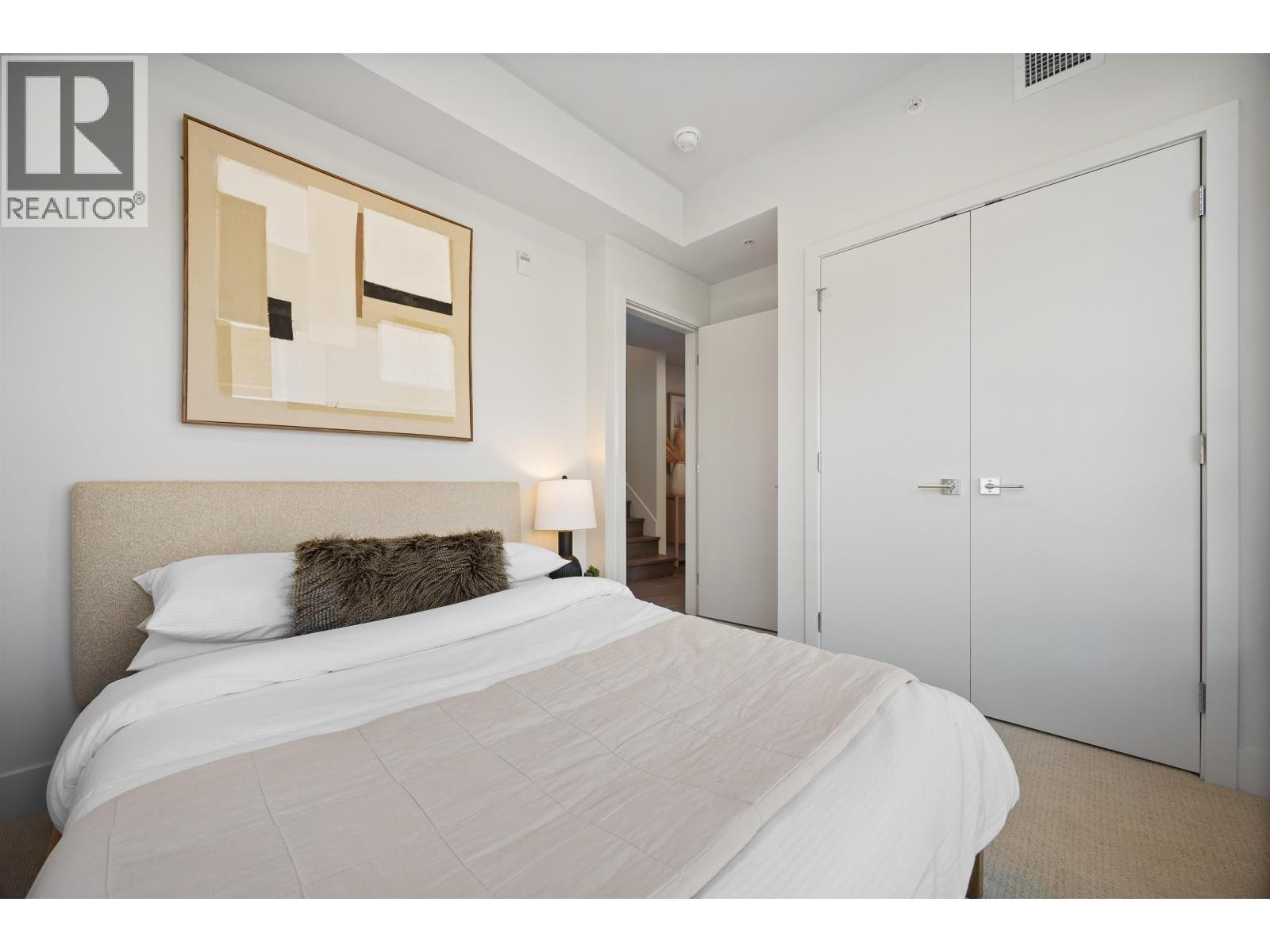 












3218 HIGHLAND BOULEVARD

,
North Vancouver,




British Columbia
V7R2V9

