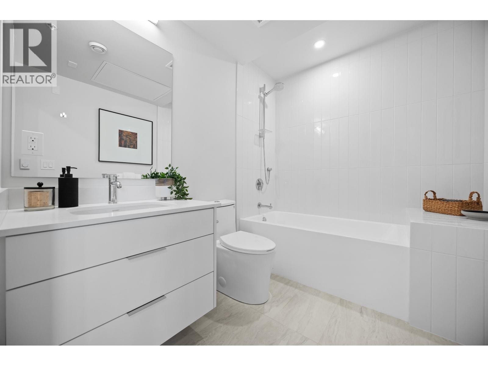 












3218 HIGHLAND BOULEVARD

,
North Vancouver,




British Columbia
V7R2V9

