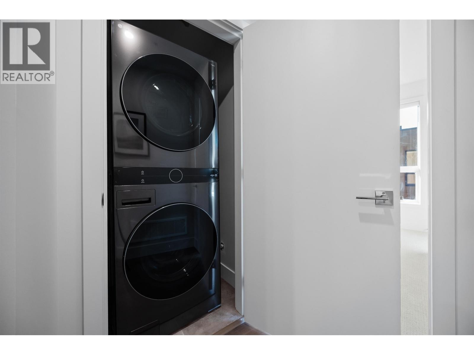 












3218 HIGHLAND BOULEVARD

,
North Vancouver,




British Columbia
V7R2V9

