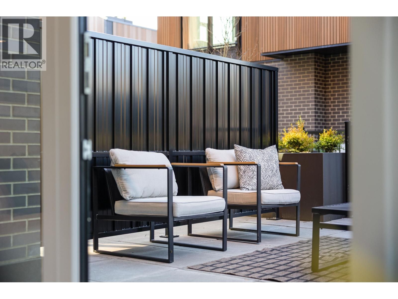 












3218 HIGHLAND BOULEVARD

,
North Vancouver,




British Columbia
V7R2V9

