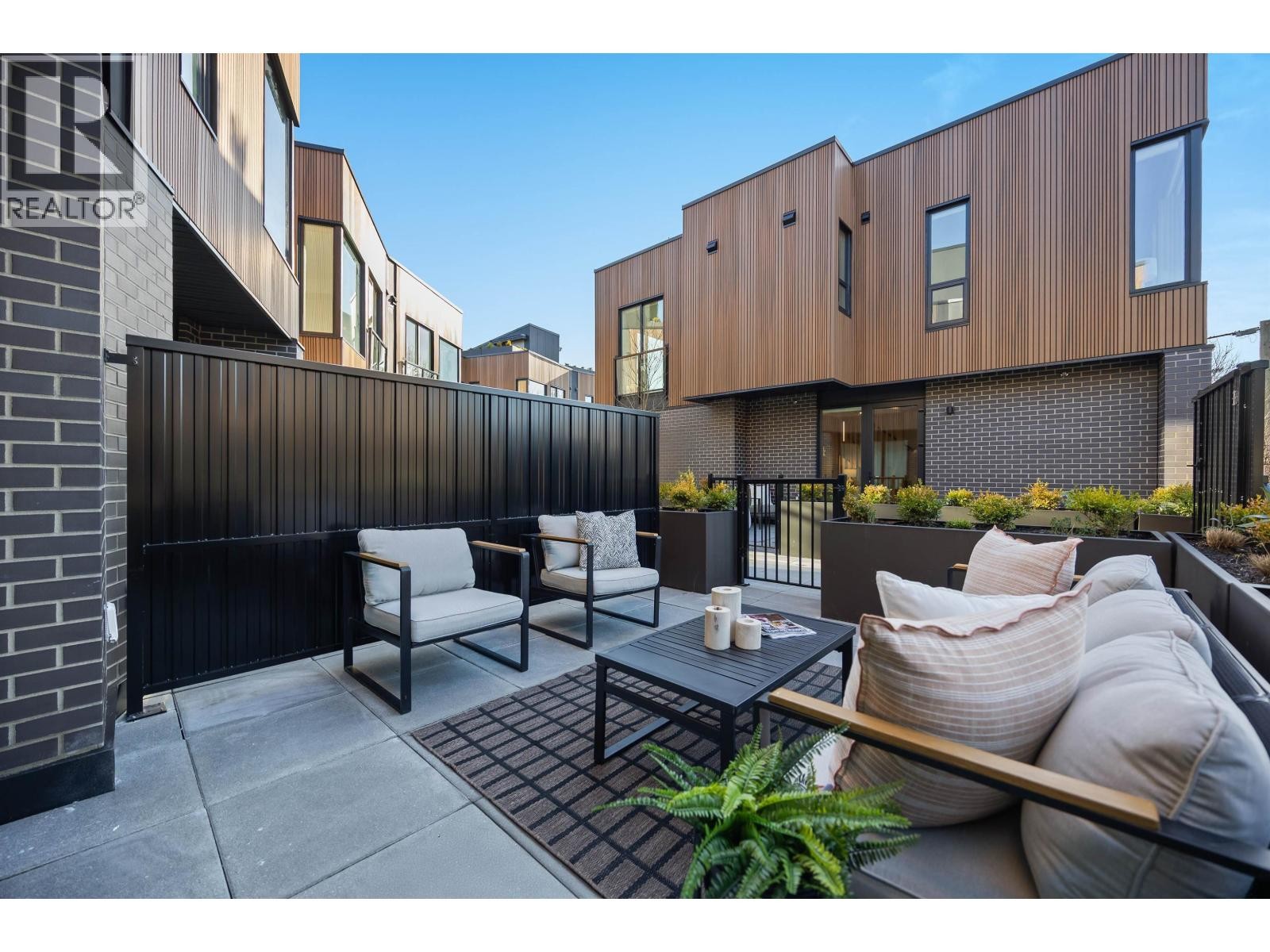 












3218 HIGHLAND BOULEVARD

,
North Vancouver,




British Columbia
V7R2V9

