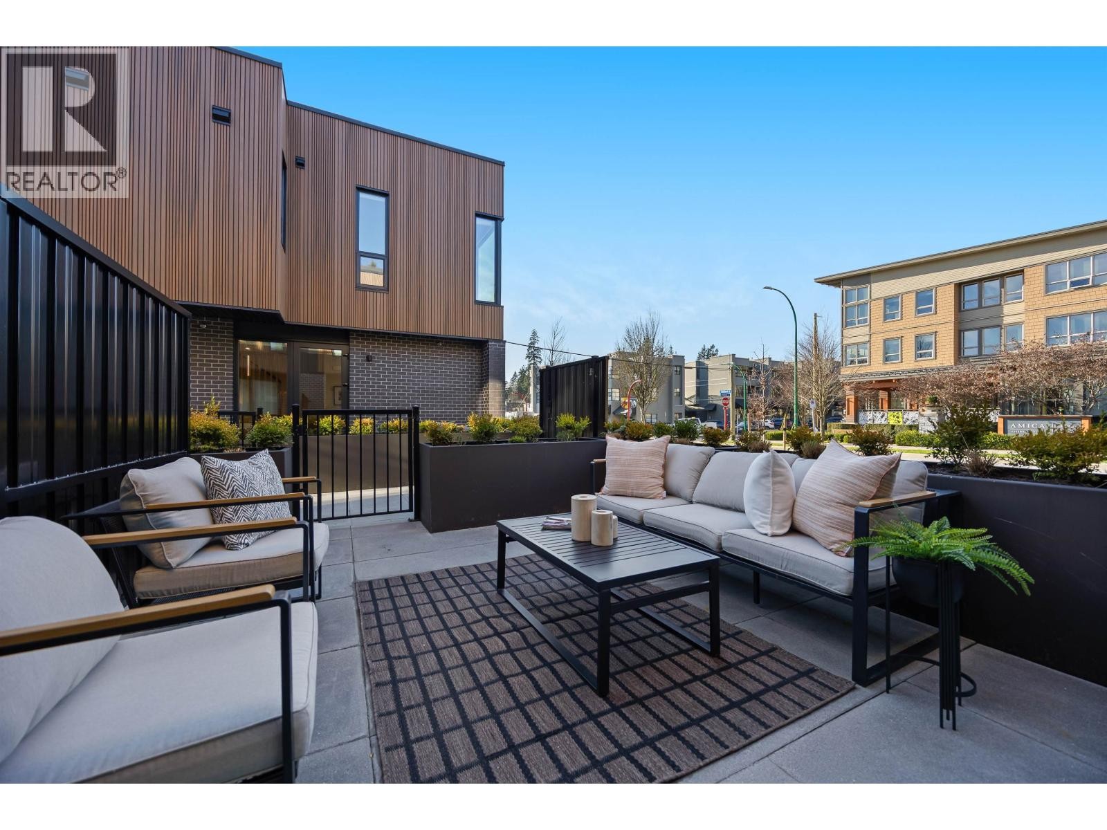 












3218 HIGHLAND BOULEVARD

,
North Vancouver,




British Columbia
V7R2V9

