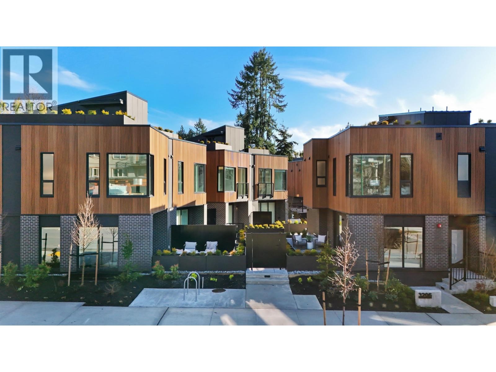 












3218 HIGHLAND BOULEVARD

,
North Vancouver,




British Columbia
V7R2V9

