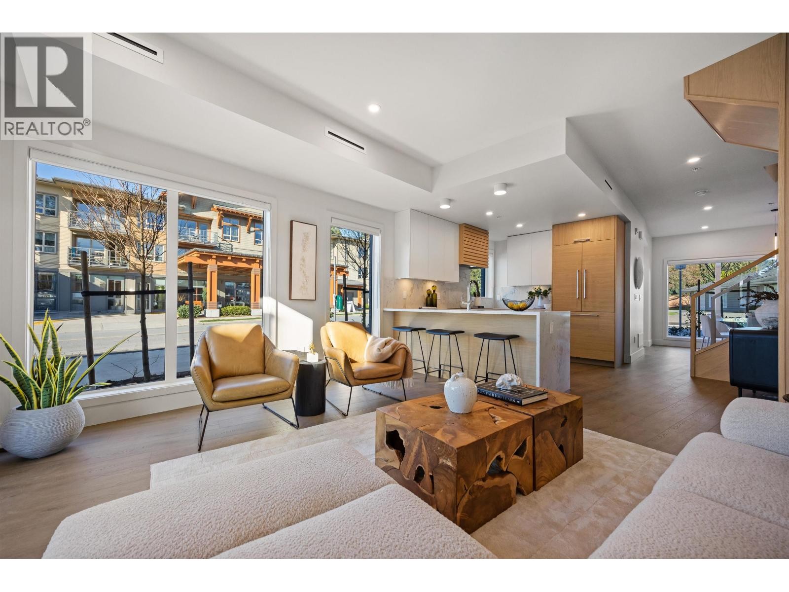 












3218 HIGHLAND BOULEVARD

,
North Vancouver,




British Columbia
V7R2V9

