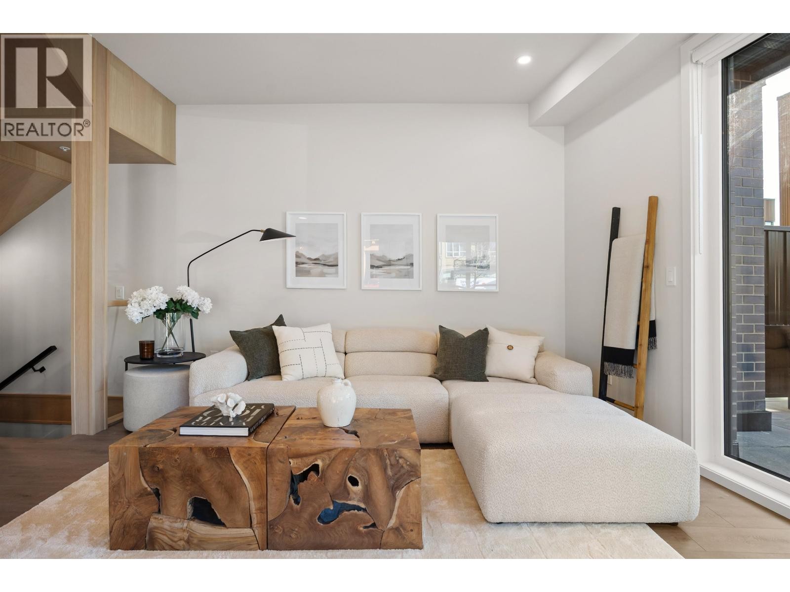 












3218 HIGHLAND BOULEVARD

,
North Vancouver,




British Columbia
V7R2V9

