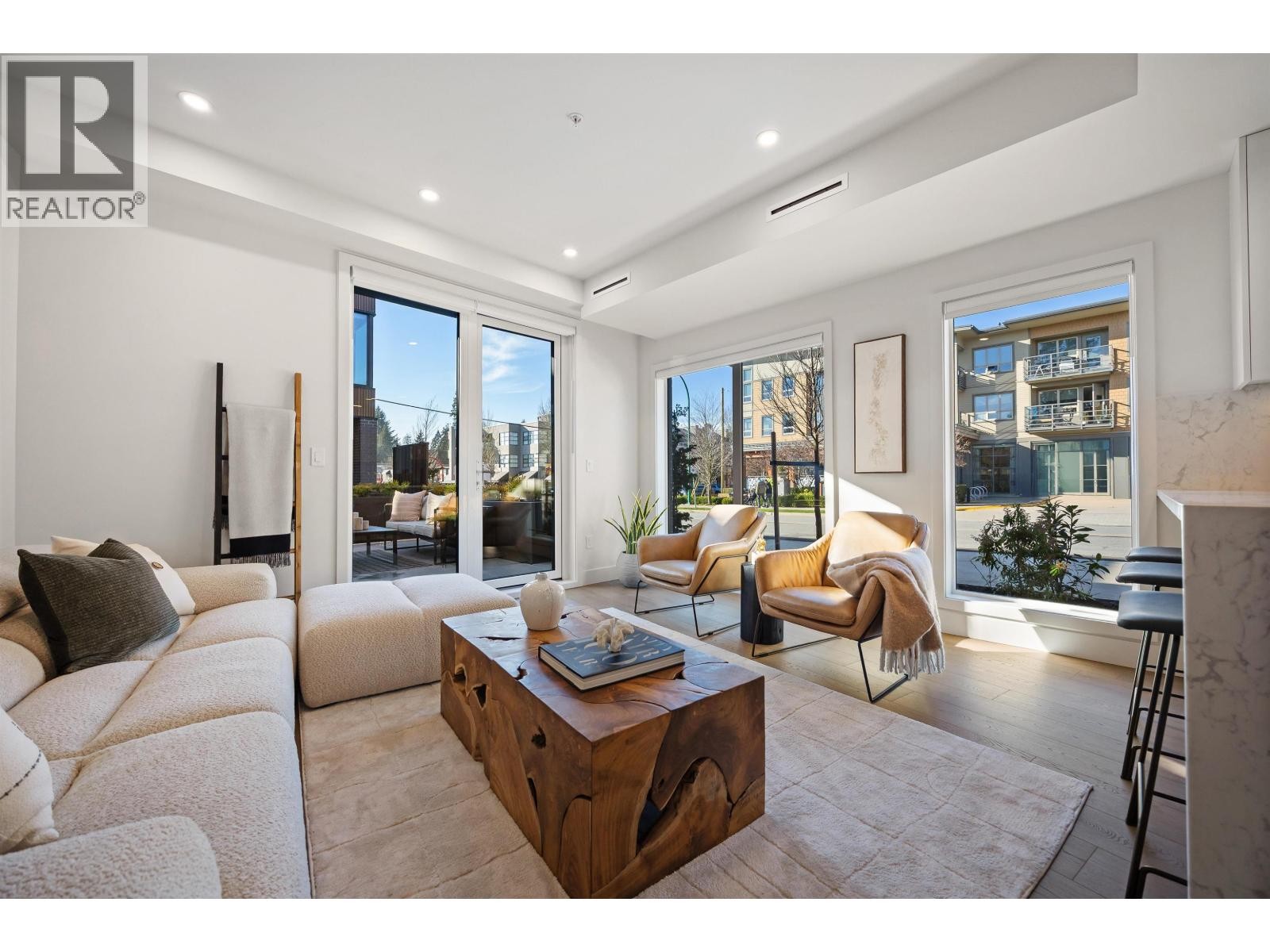 












3218 HIGHLAND BOULEVARD

,
North Vancouver,




British Columbia
V7R2V9

