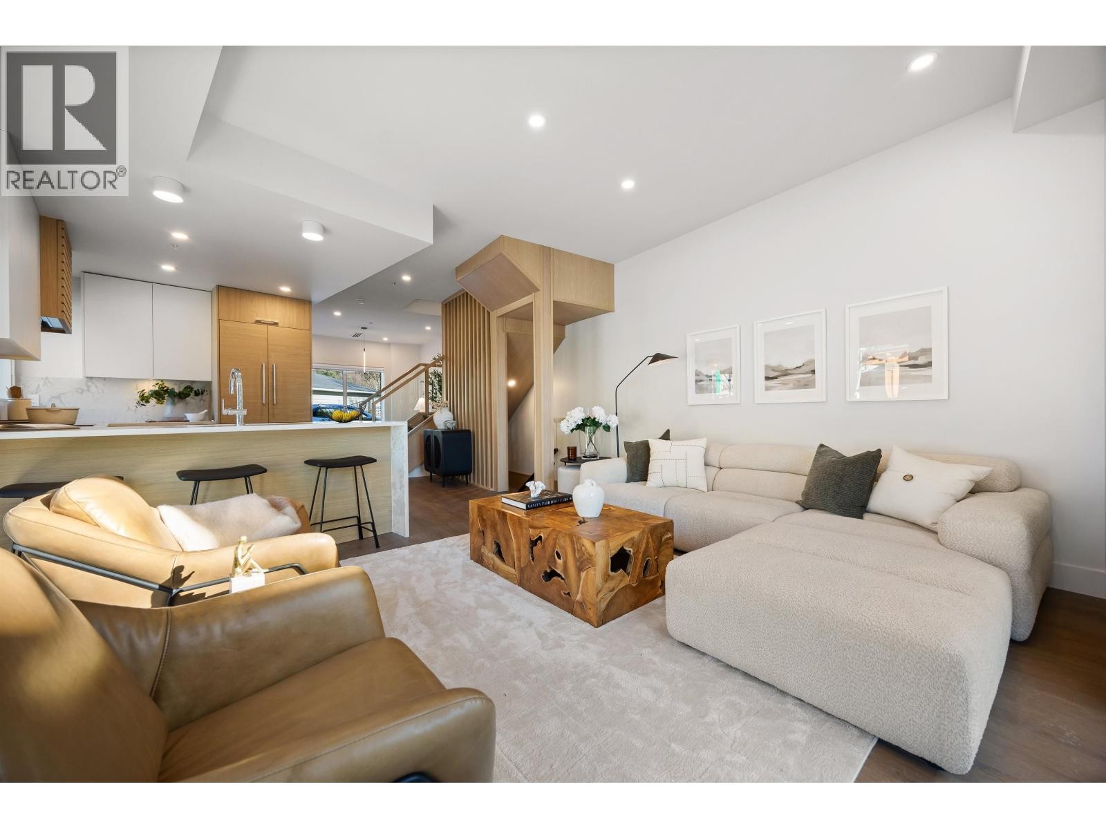 












3218 HIGHLAND BOULEVARD

,
North Vancouver,




British Columbia
V7R2V9

