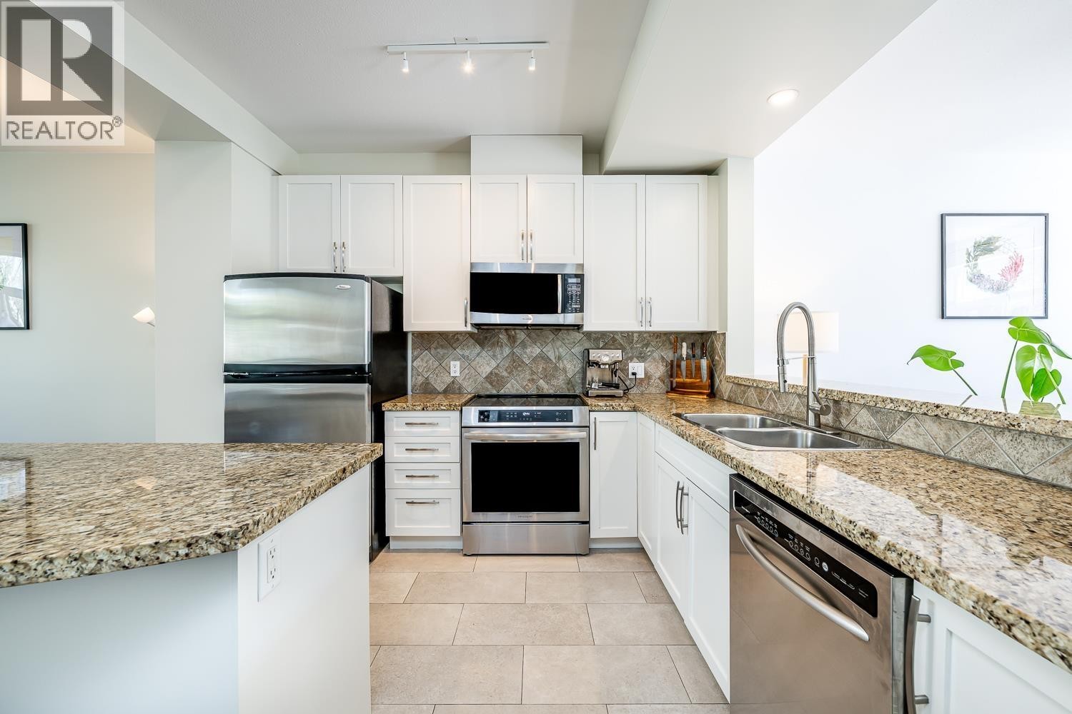 












35 40632 GOVERNMENT ROAD

,
Squamish,




British Columbia
V8B0M7

