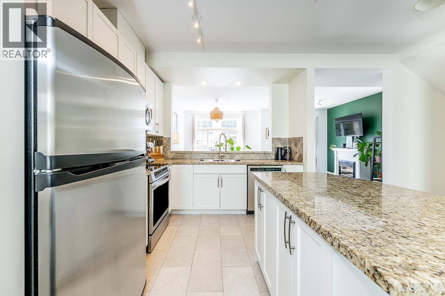 












35 40632 GOVERNMENT ROAD

,
Squamish,




British Columbia
V8B0M7

