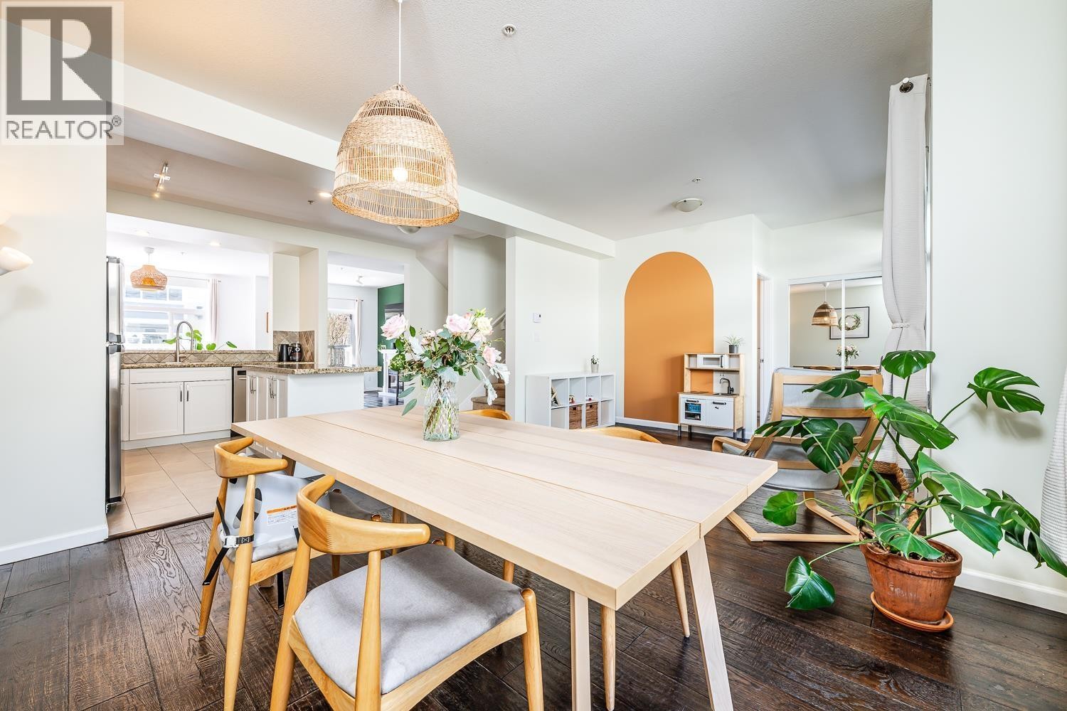 












35 40632 GOVERNMENT ROAD

,
Squamish,




British Columbia
V8B0M7

