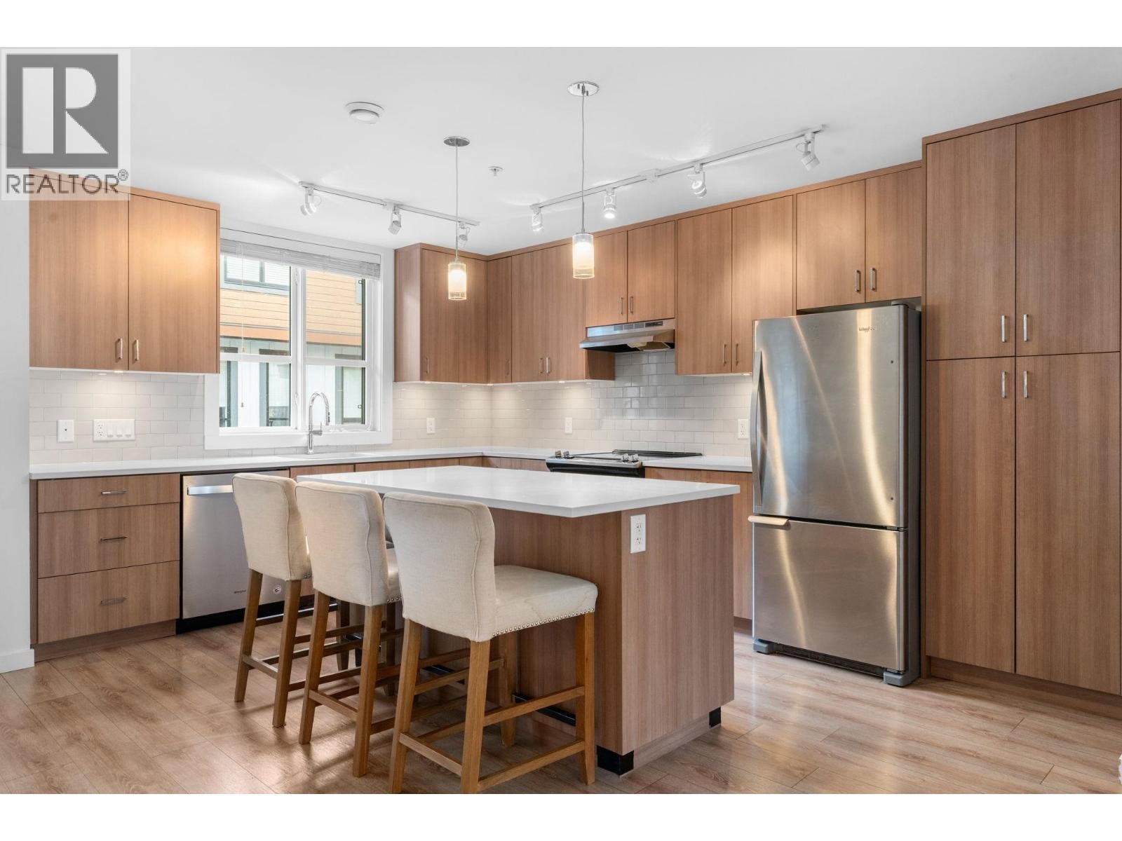 












20 39769 GOVERNMENT ROAD

,
Squamish,




British Columbia
V8B0Z1

