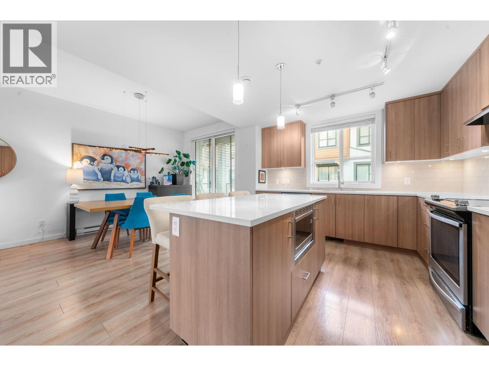 












20 39769 GOVERNMENT ROAD

,
Squamish,




British Columbia
V8B0Z1

