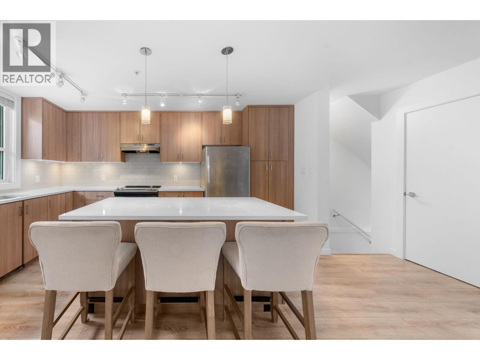 












20 39769 GOVERNMENT ROAD

,
Squamish,




British Columbia
V8B0Z1

