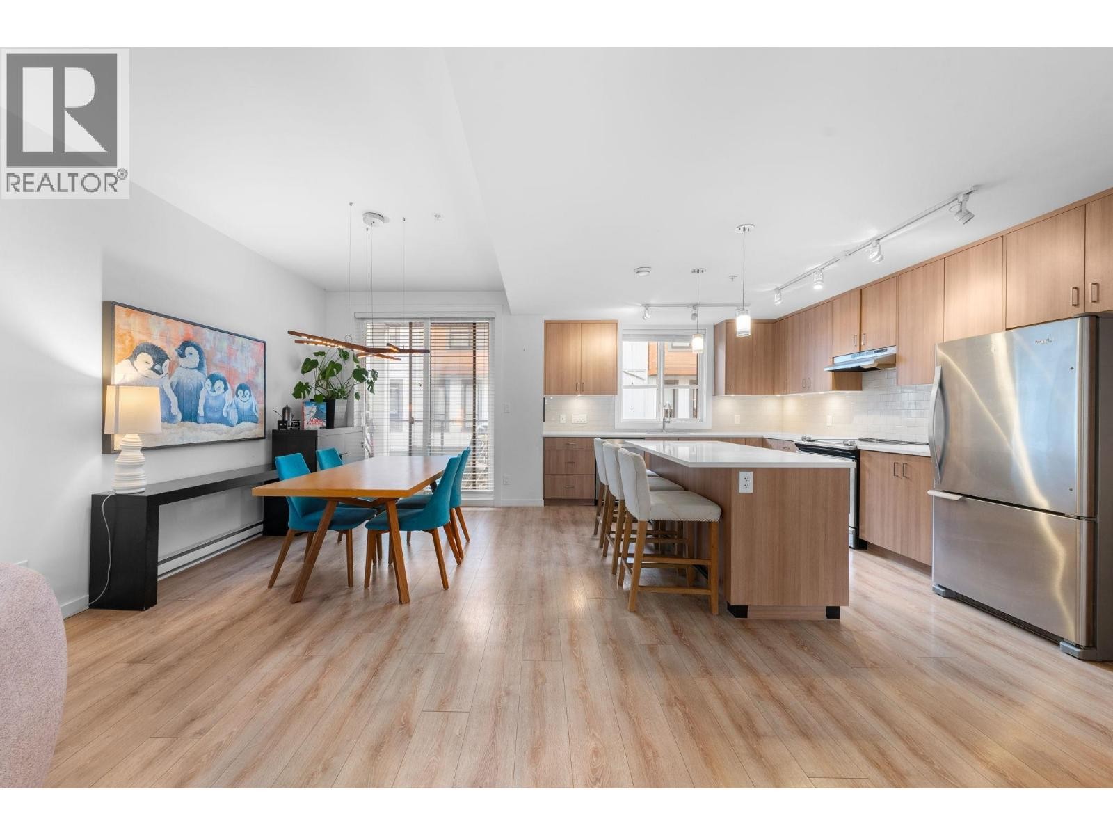 












20 39769 GOVERNMENT ROAD

,
Squamish,




British Columbia
V8B0Z1

