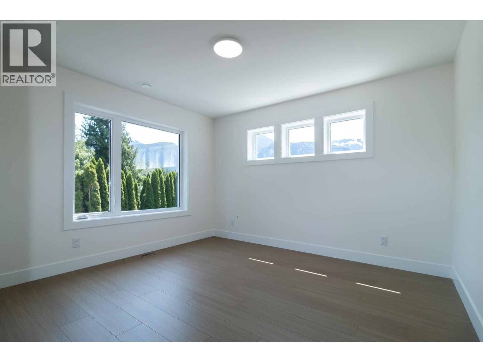 












1108 MAGEE STREET

,
Squamish,




British Columbia
V8B0E8

