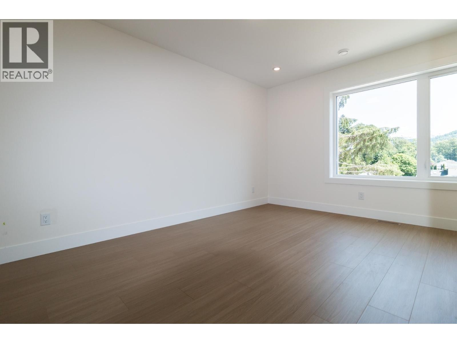 












1108 MAGEE STREET

,
Squamish,




British Columbia
V8B0E8

