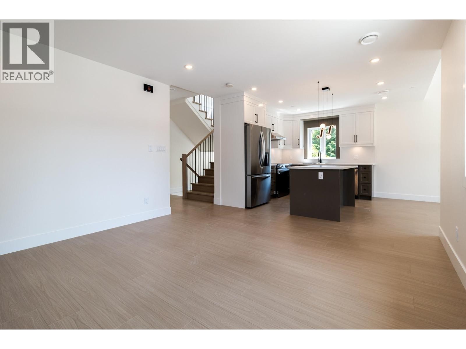 












1108 MAGEE STREET

,
Squamish,




British Columbia
V8B0E8

